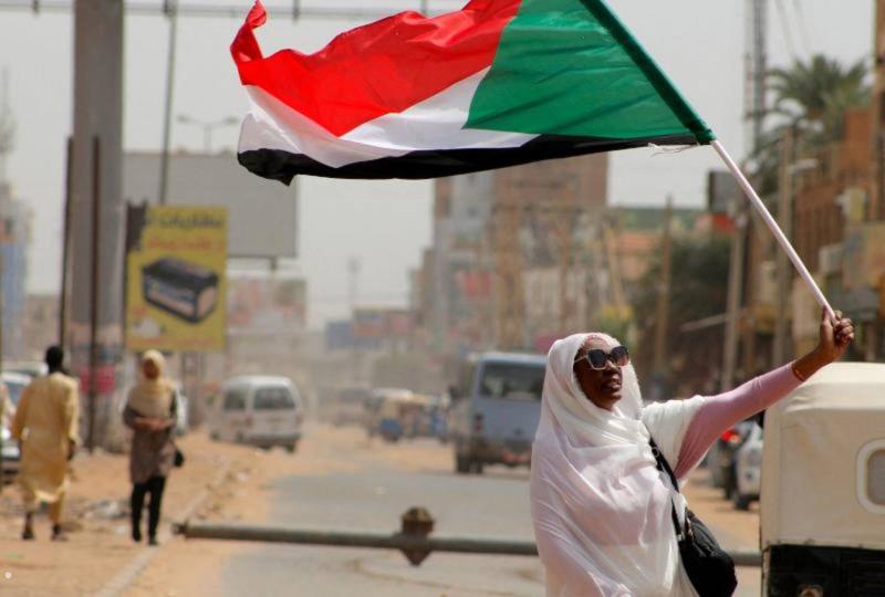 السودان يطرد 15 دبلوماسيا إماراتيا